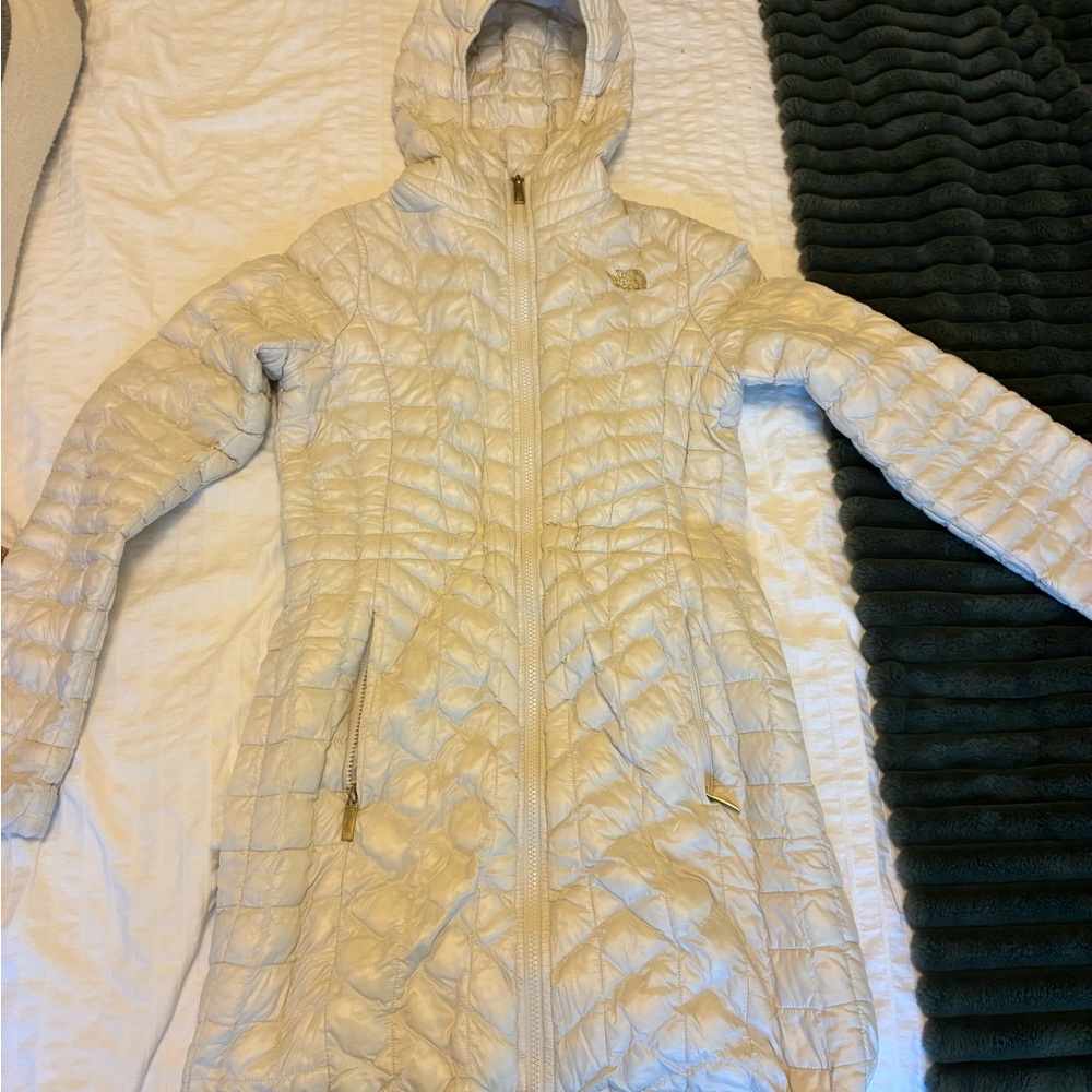 The North Face Women's Cream Quilted Hooded Lightweight Puffer Coat